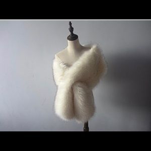 White with brown tipped fur shawl/wrap
